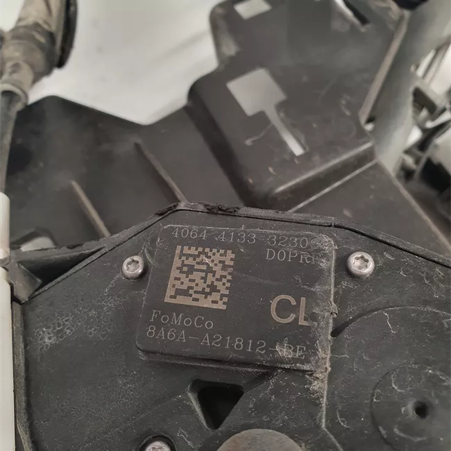 Serratura porta anteriore destra