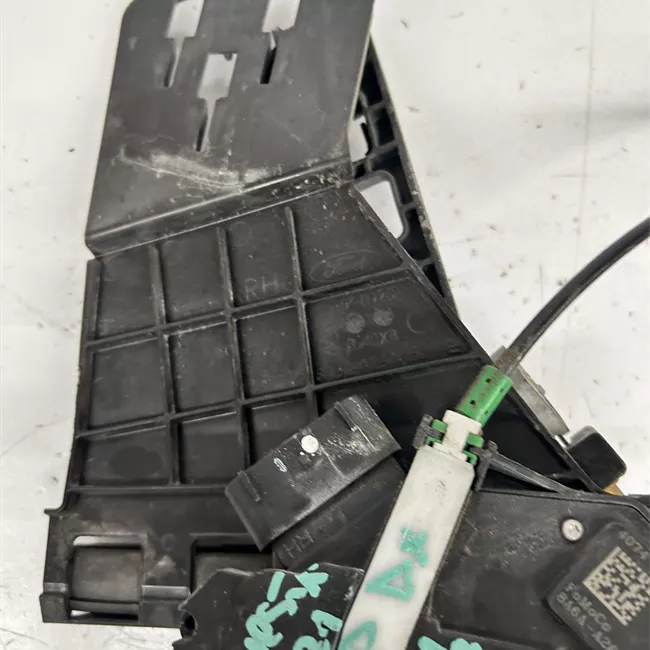 Serratura porta posteriore destra con sistema di chiusura centrale