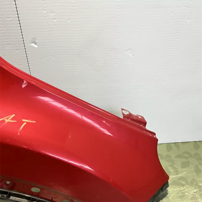 Parafango anteriore destro