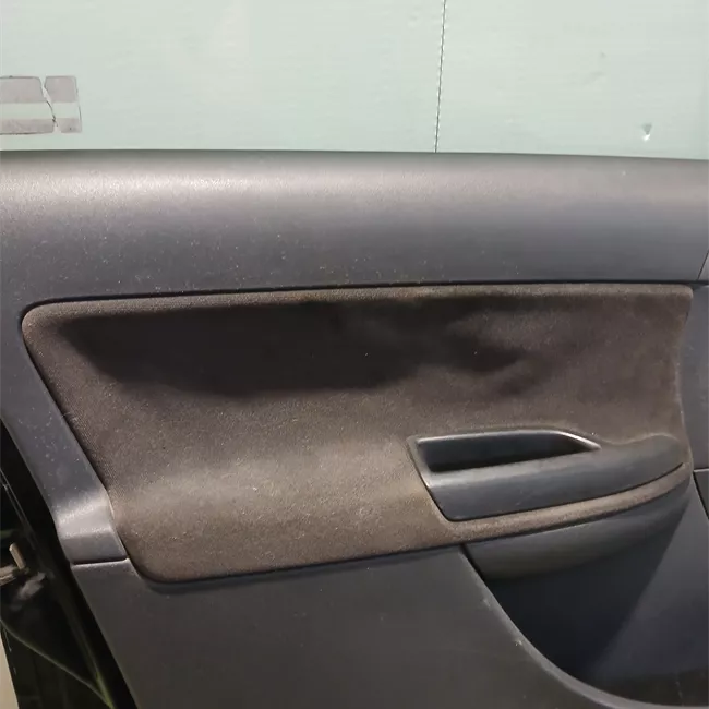 Porta anteriore sinistra