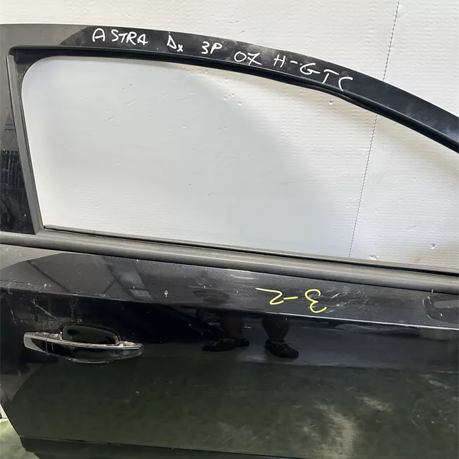 Porta anteriore destra