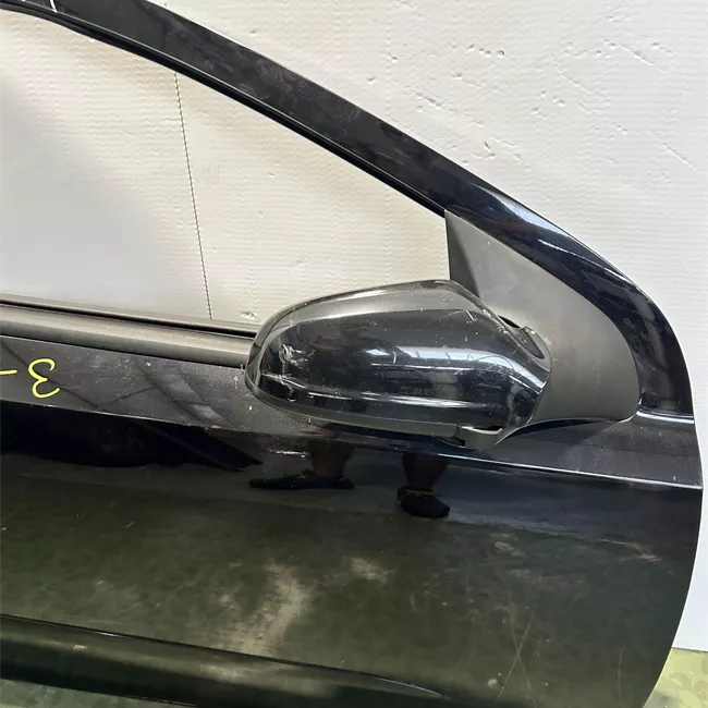 Porta anteriore destra