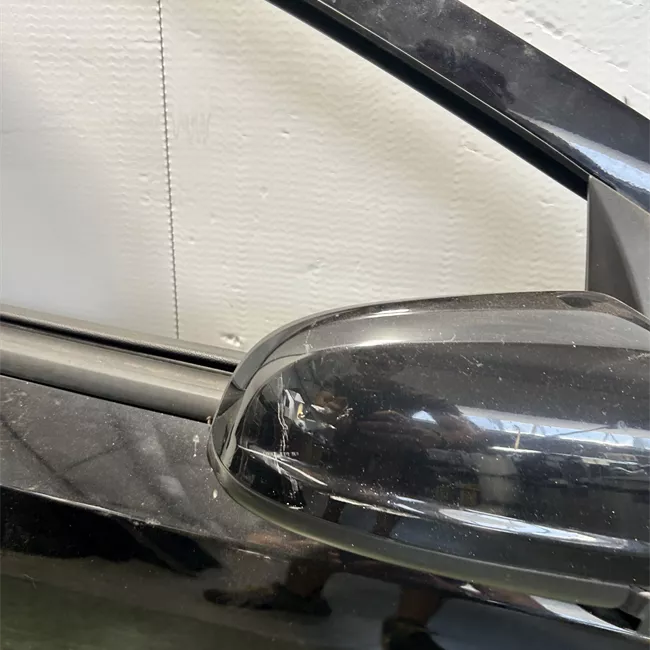 Porta anteriore destra