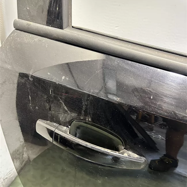 Porta anteriore destra