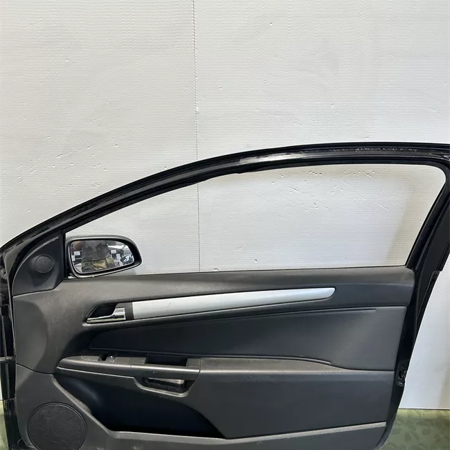 Porta anteriore destra