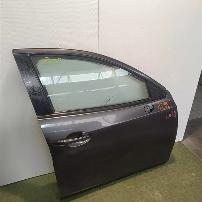 Porta anteriore destra