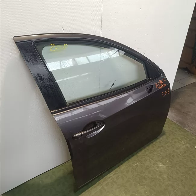 Porta anteriore destra