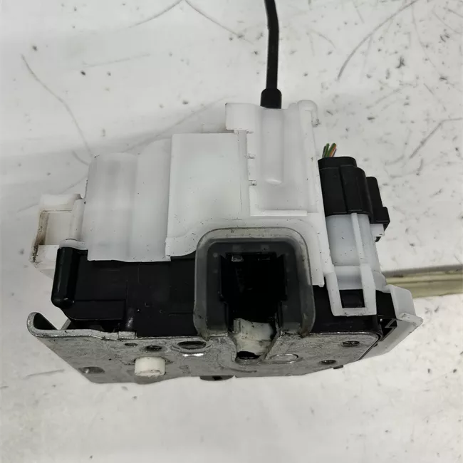 Serratura porta anteriore destra