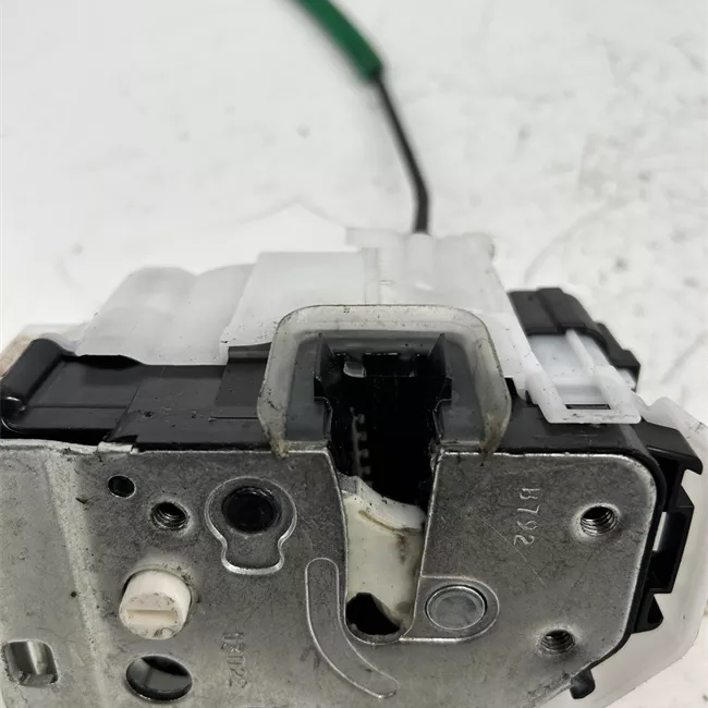 Serratura porta anteriore destra