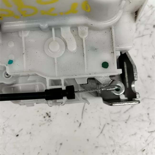 Serratura porta anteriore destra