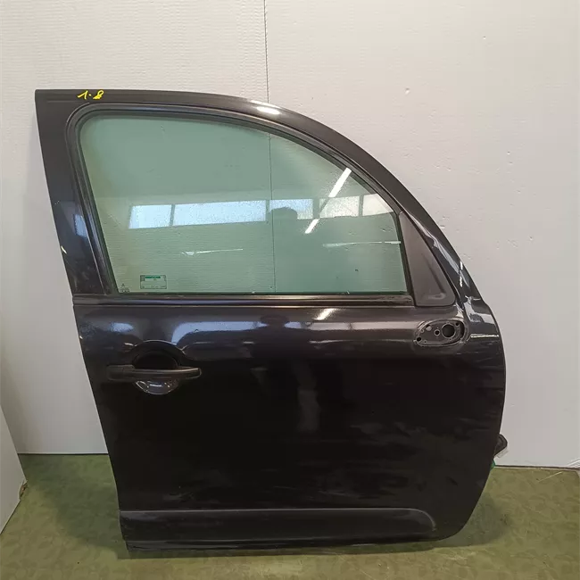 Porta anteriore destra