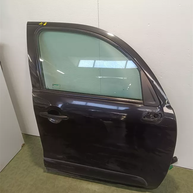 Porta anteriore destra