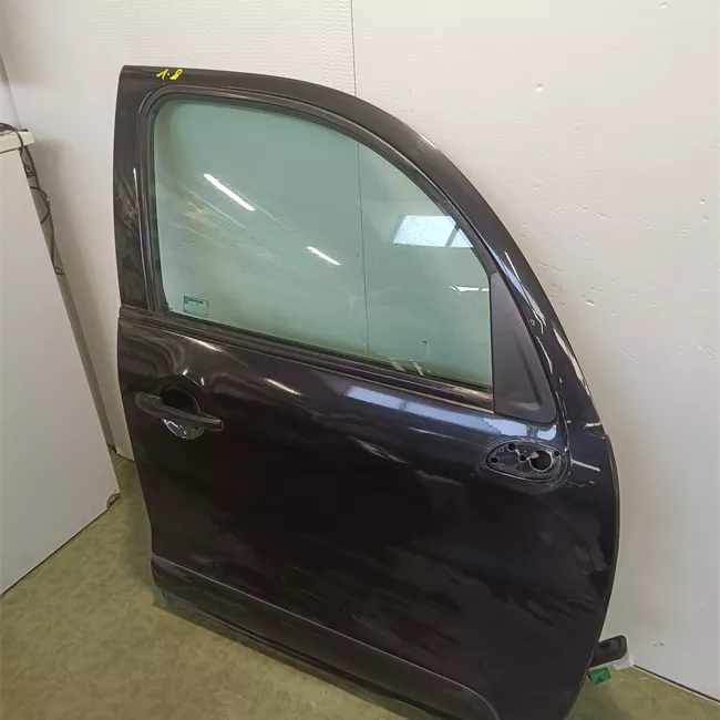 Porta anteriore destra