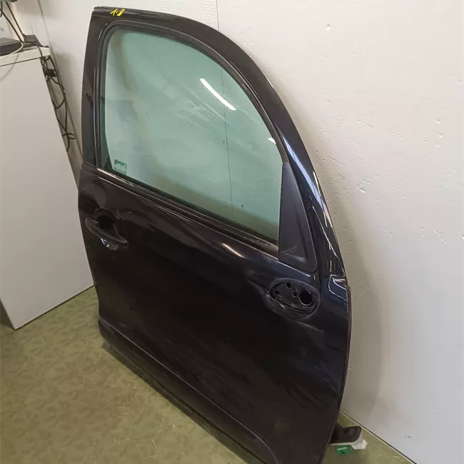 Porta anteriore destra