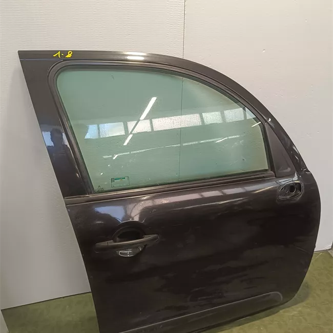 Porta anteriore destra