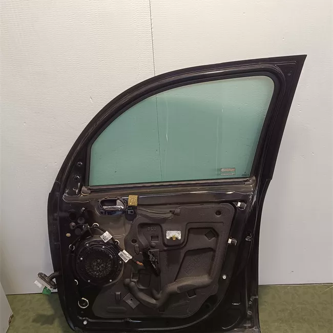 Porta anteriore destra