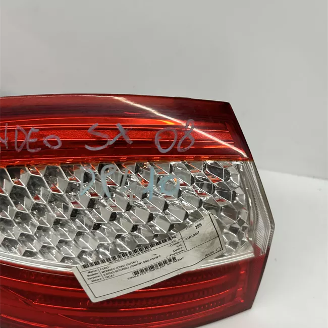 Fanale posteriore parte esterno sinistro