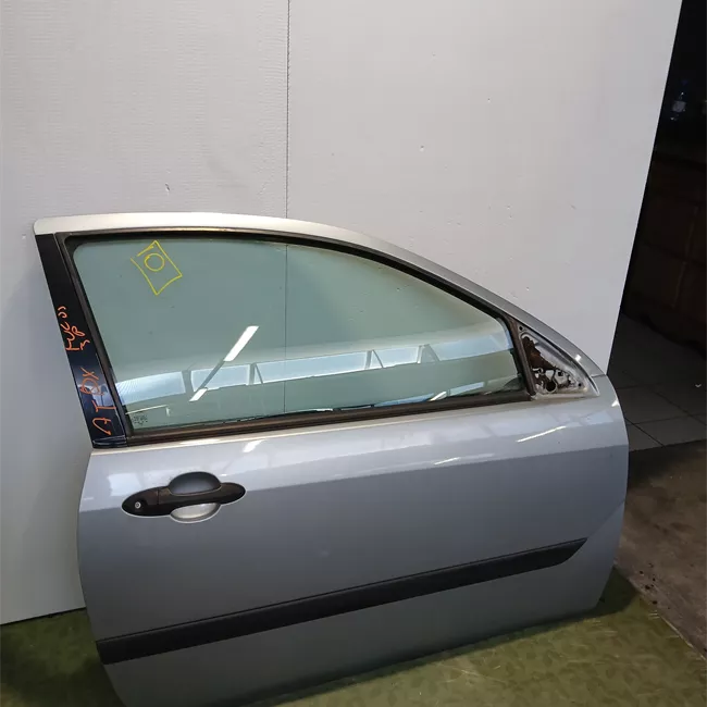 Porta anteriore destra