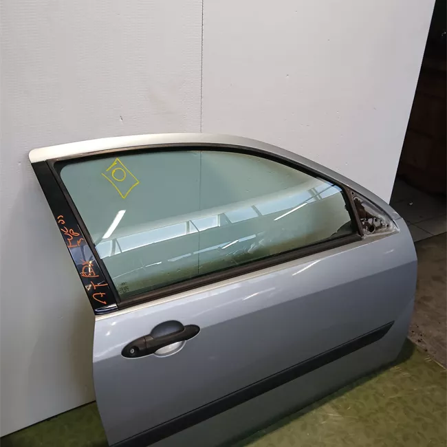 Porta anteriore destra