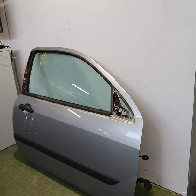 Porta anteriore destra