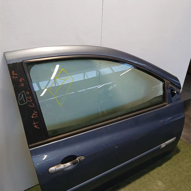 Porta anteriore destra