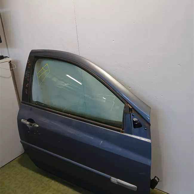 Porta anteriore destra