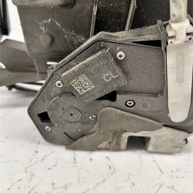 Serratura porta anteriore sinistra