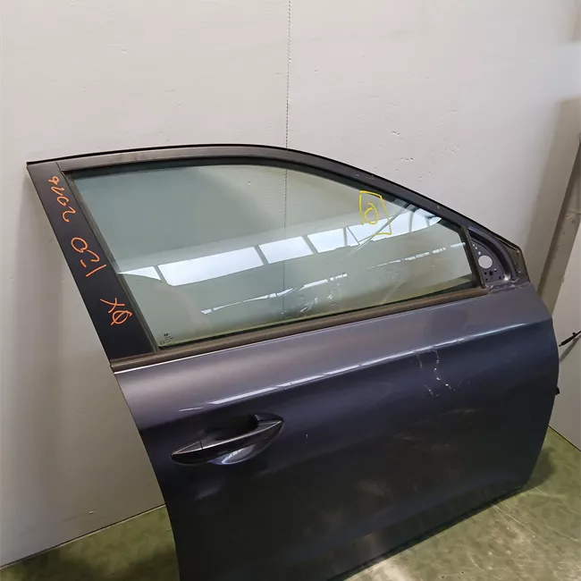 Porta anteriore destra