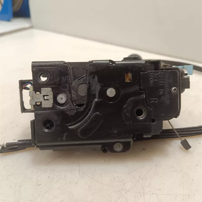 Serratura porta posteriore destra con dispositivo SAFE