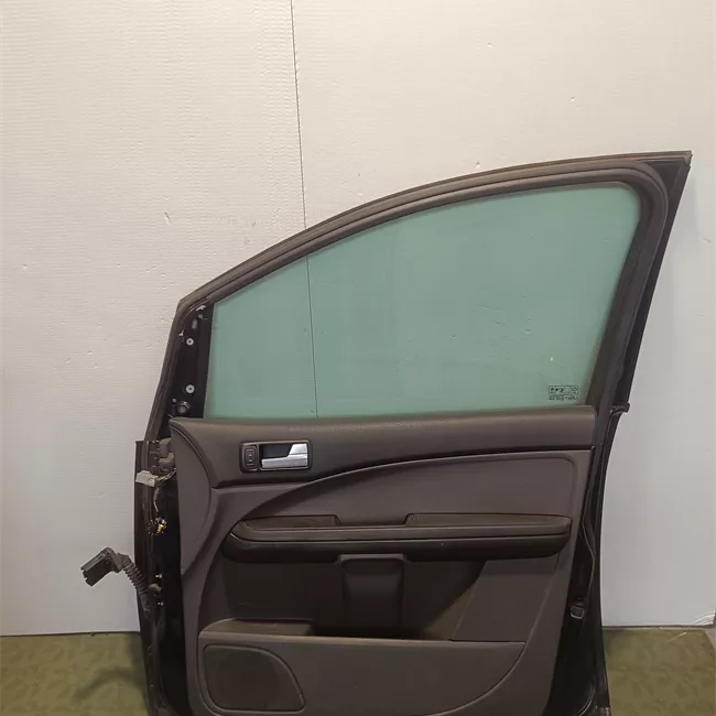 Porta anteriore destra