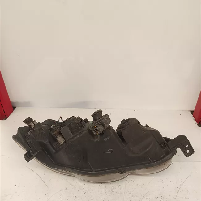 Proiettore sinistro 03<