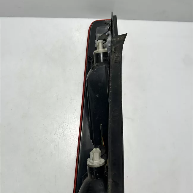 Fanale posteriore destro con lampadine