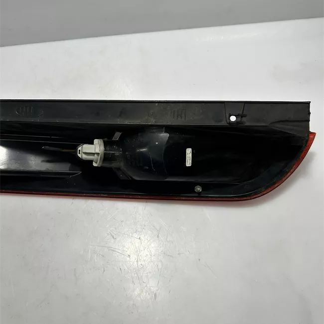 Fanale posteriore destro con lampadine