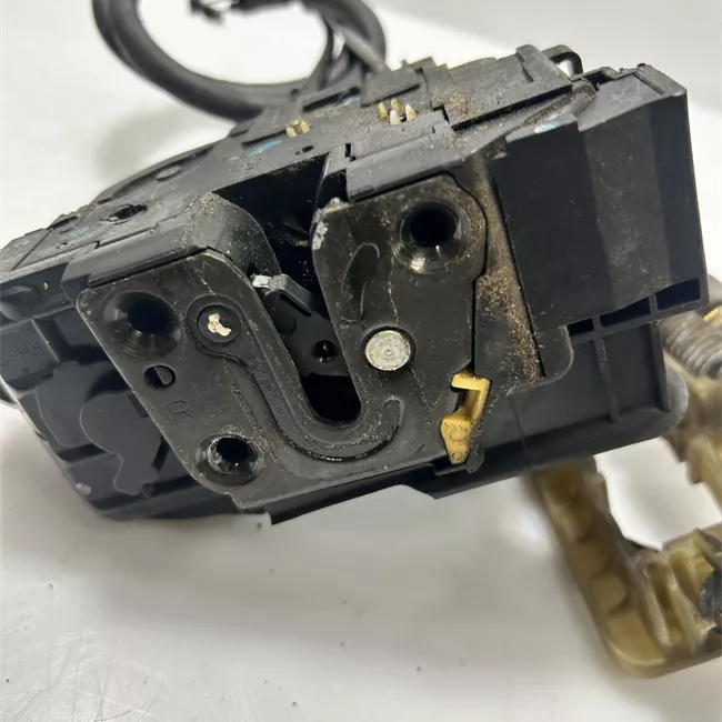 Serratura porta anteriore destra