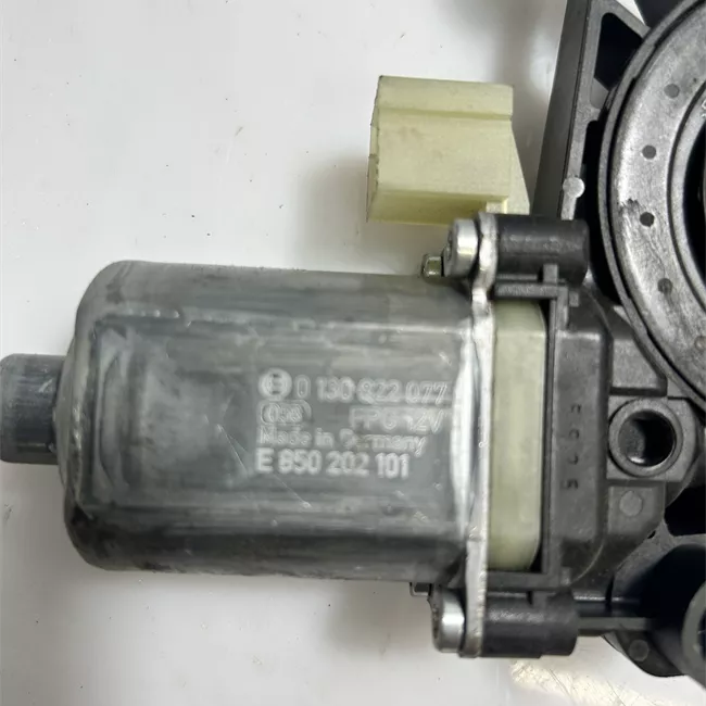 Motorino alzacristallo porta anteriore sinistro