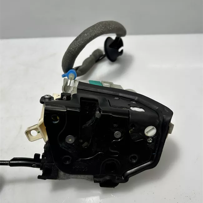 Serratura porta anteriore destra