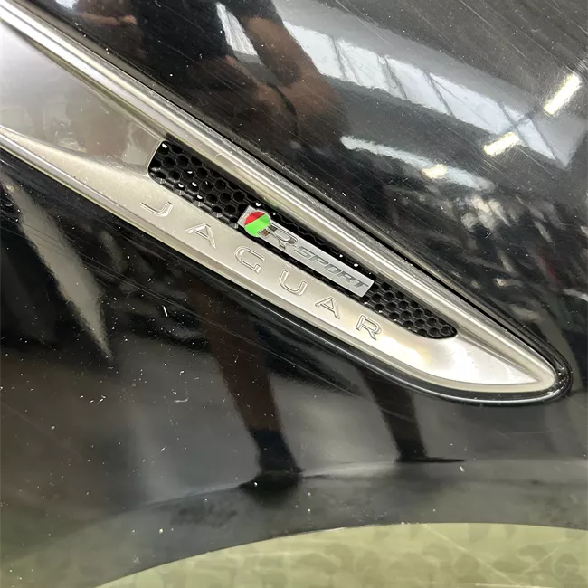 Parafango anteriore destro