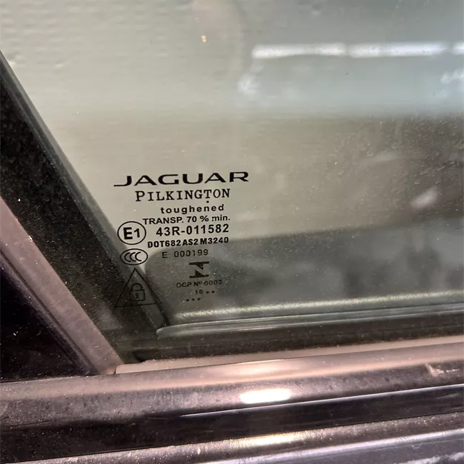 Porta anteriore destra