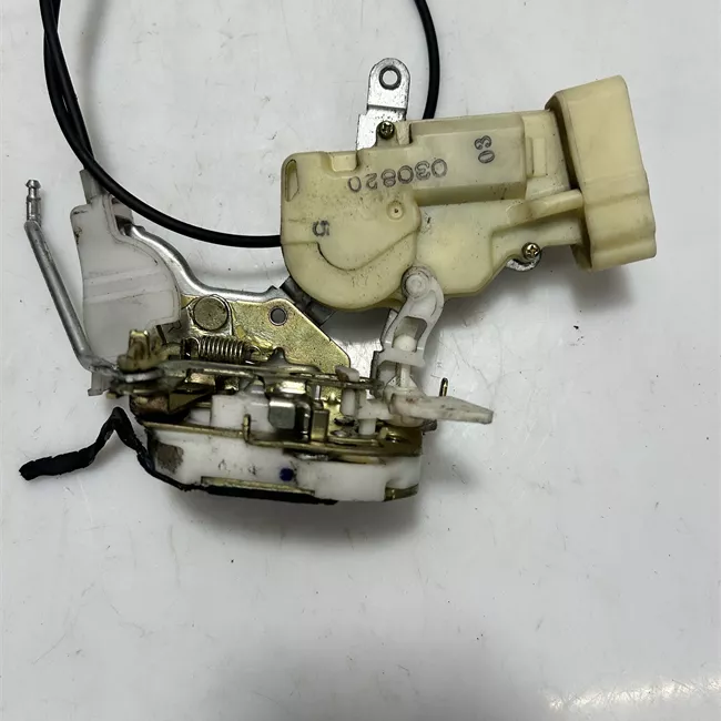 Serratura porta anteriore destra 06-04<