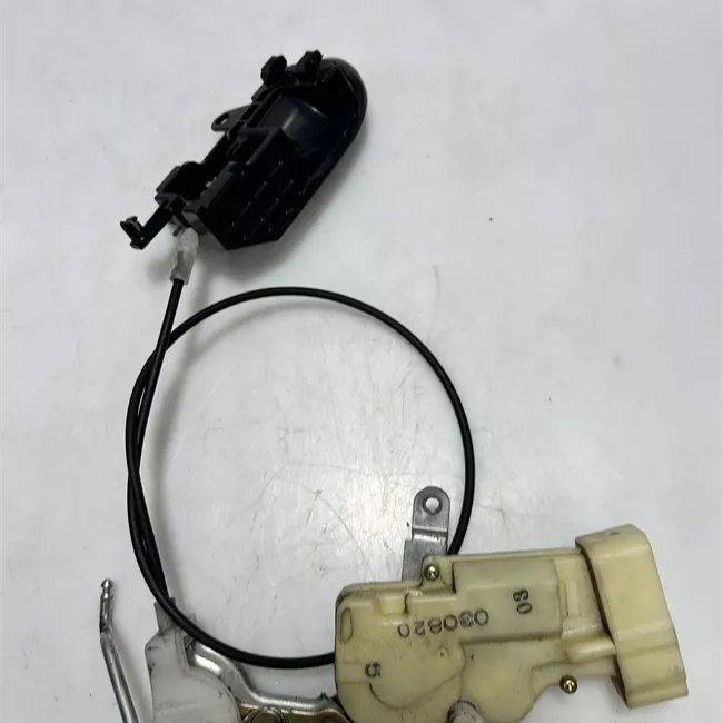 Serratura porta anteriore destra 06-04<