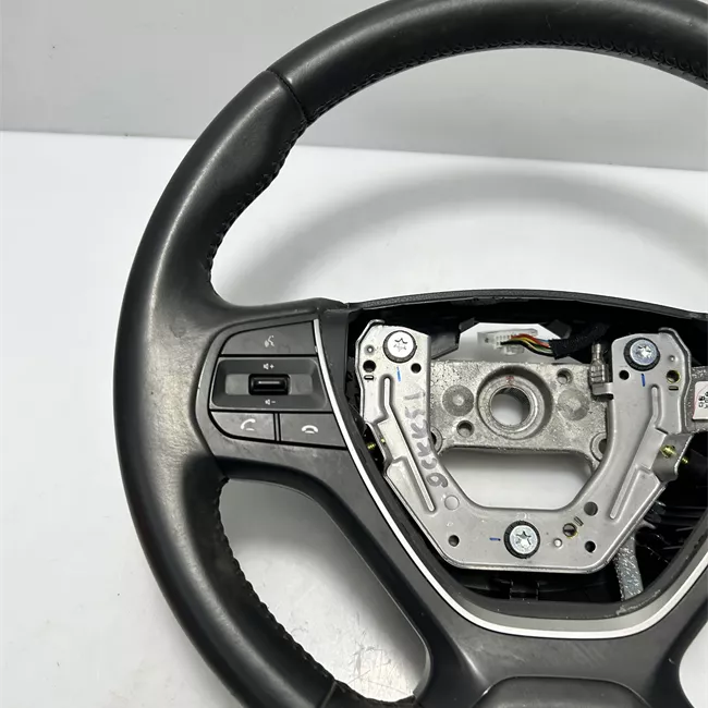 Volante con comandi radio