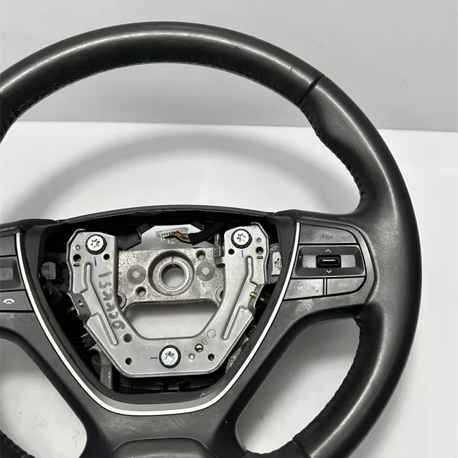 Volante con comandi radio