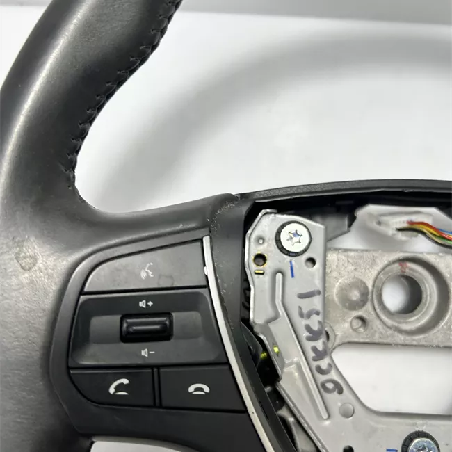 Volante con comandi radio