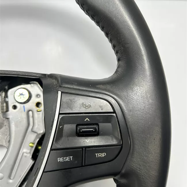 Volante con comandi radio