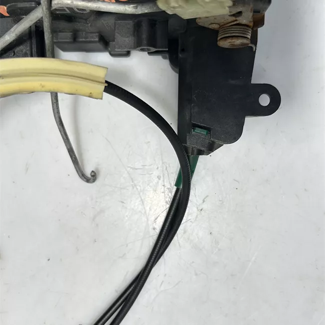 Serratura porta anteriore sinistra