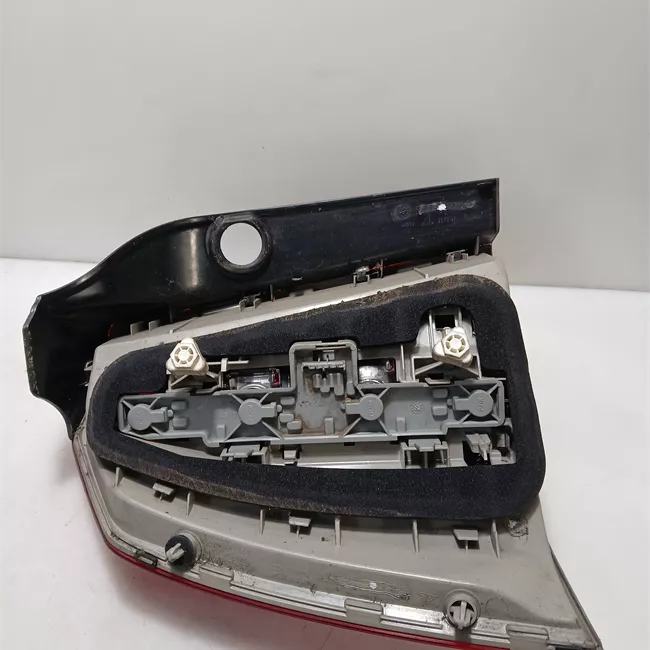 Fanale posteriore destro senza portalampada