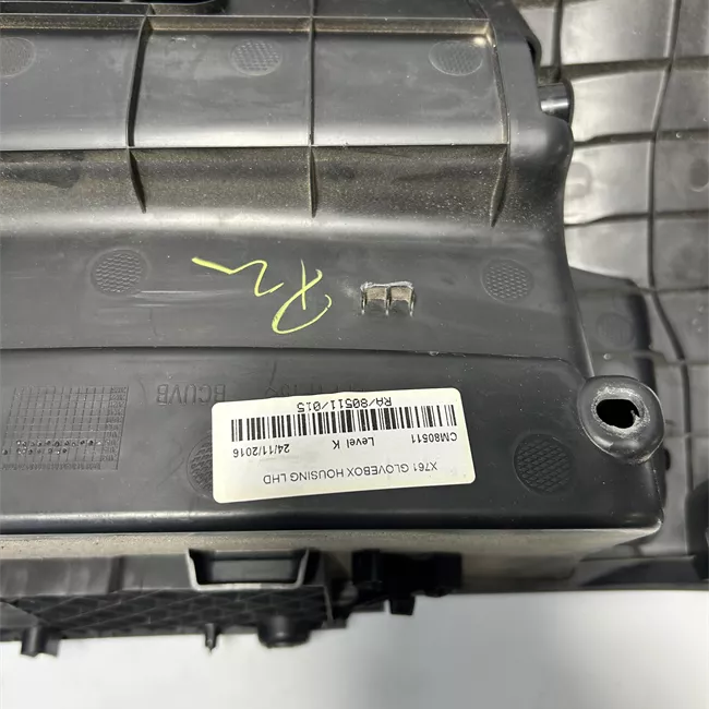 Portaoggetti cruscotto con portaoggetti standard