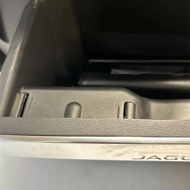 Portaoggetti cruscotto con portaoggetti standard