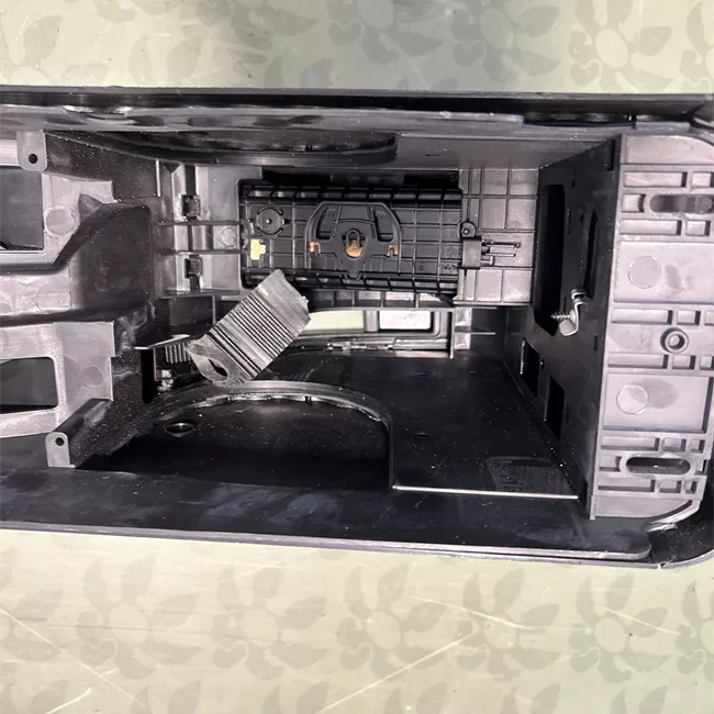 Consolle centrale con bracciolo ribaltabile