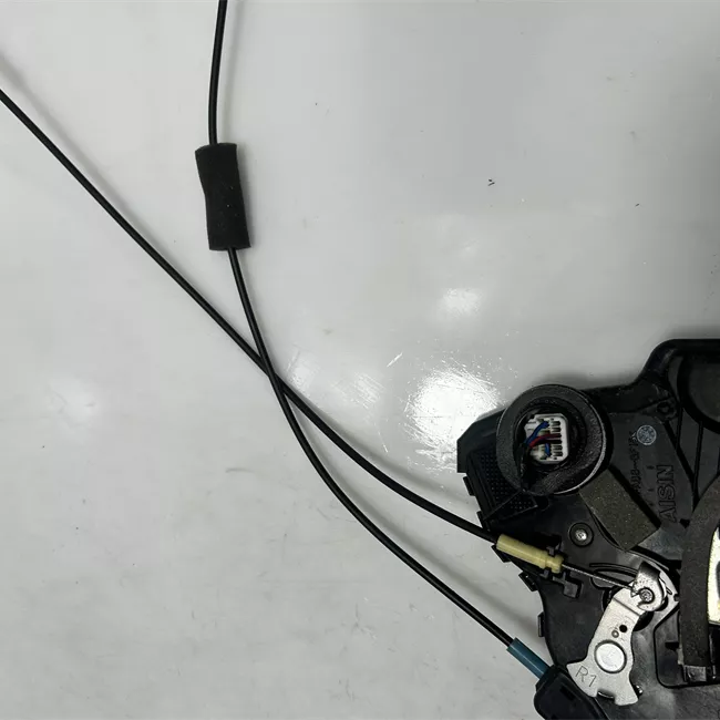 Serratura porta anteriore destra